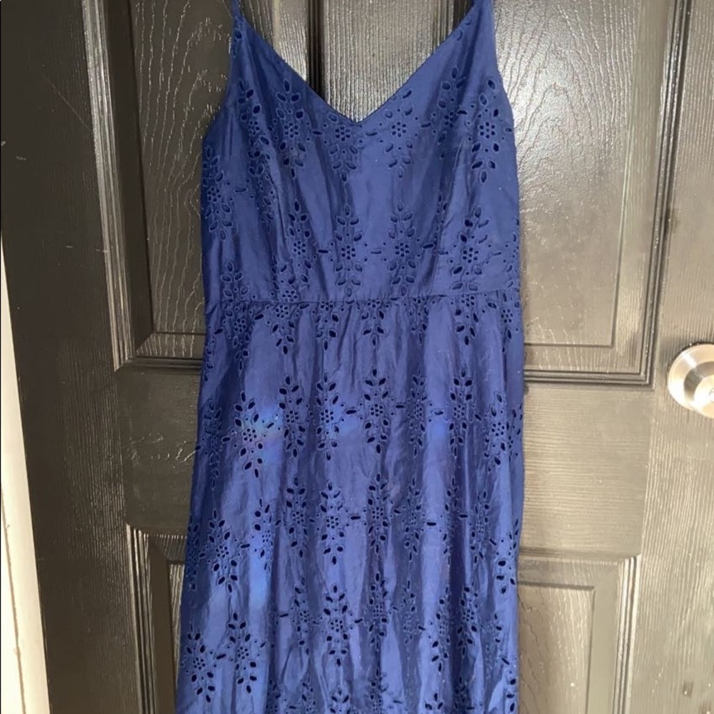 such a pretty blue flare dress! perfect for spring and summer!